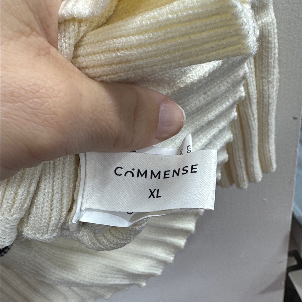 Sweater Size Extra Large - Picture 2 of 3